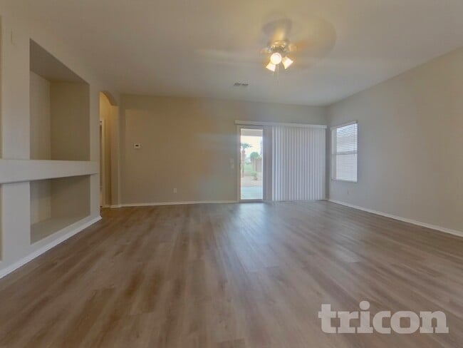 Photo - 117 S 125th Ave