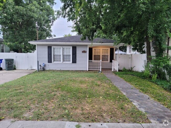 Building Photo - Beautifully Updated 3 Bedroom, 2 Bath Ranc... Rental
