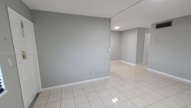 Photo - 1715 Wiley St Unidad 17