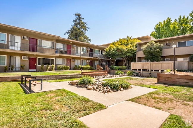 Courtyard - Amber Grove