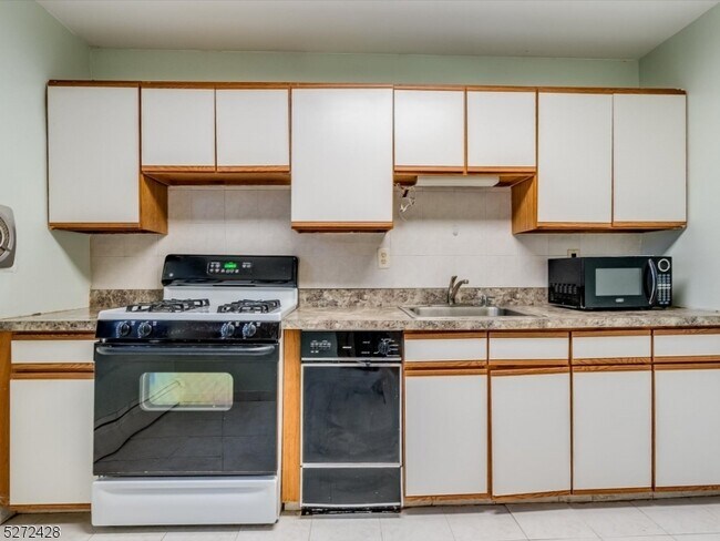 Photo - 1132 Valley Rd