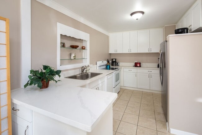 Photo - Steps from beautiful Kailua Beach, fully furnished 3 bedroom, 2 bath single family home