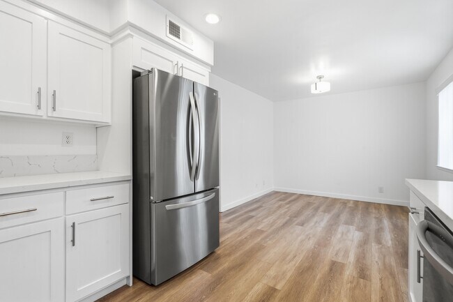 Photo - 9000 Vanalden Ave