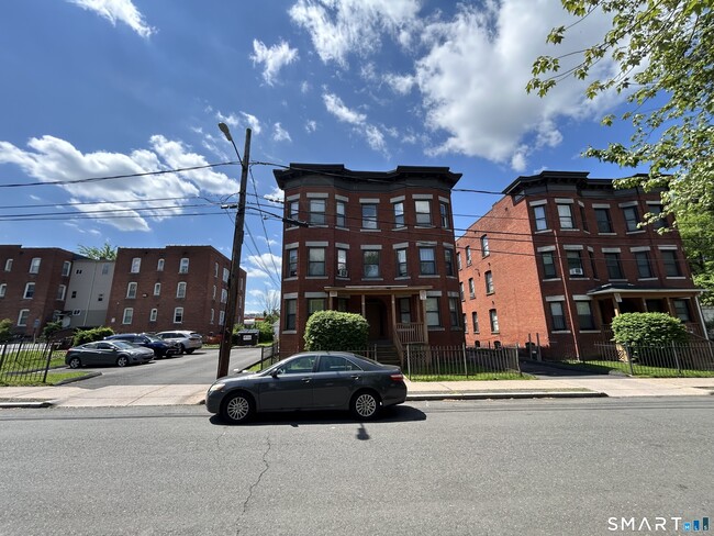 Building Photo - 17 Harrison Pl Unit C