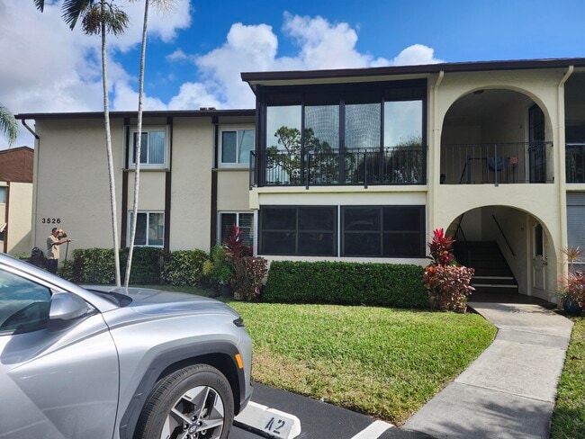 Building Photo - 3526 La Palmas Ct Unit D-2 Rental