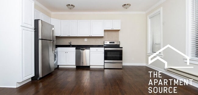 Photo - 3849 N Greenview Ave