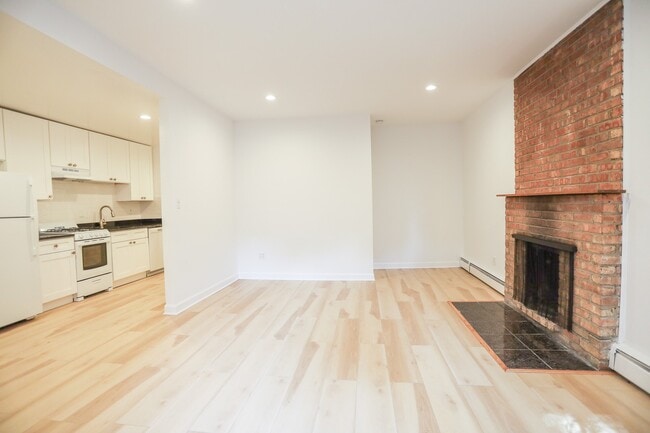 Photo - 168 W Menomonee St Unit G