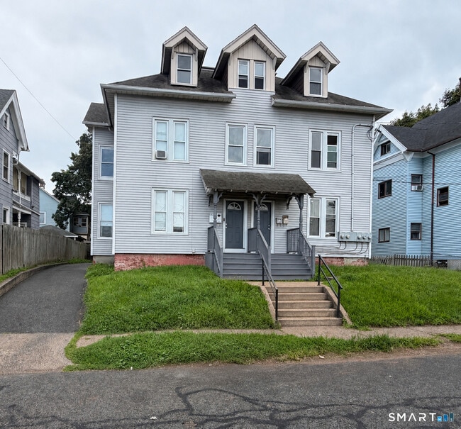 Building Photo - 117 Fairview St