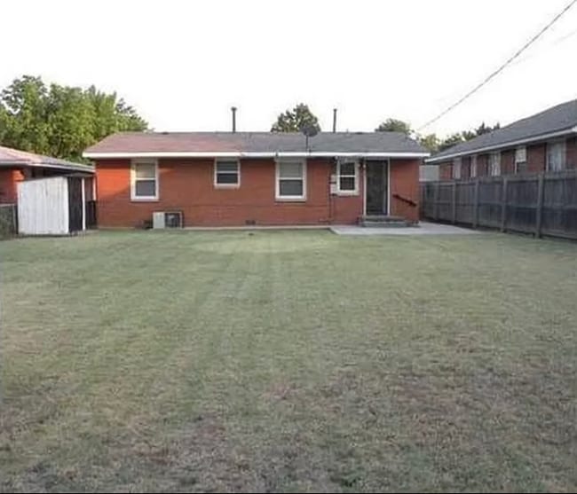 Photo - 2621 NW 49th St
