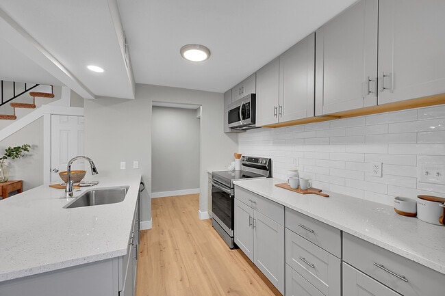 Photo - 7700 W Glasgow Pl