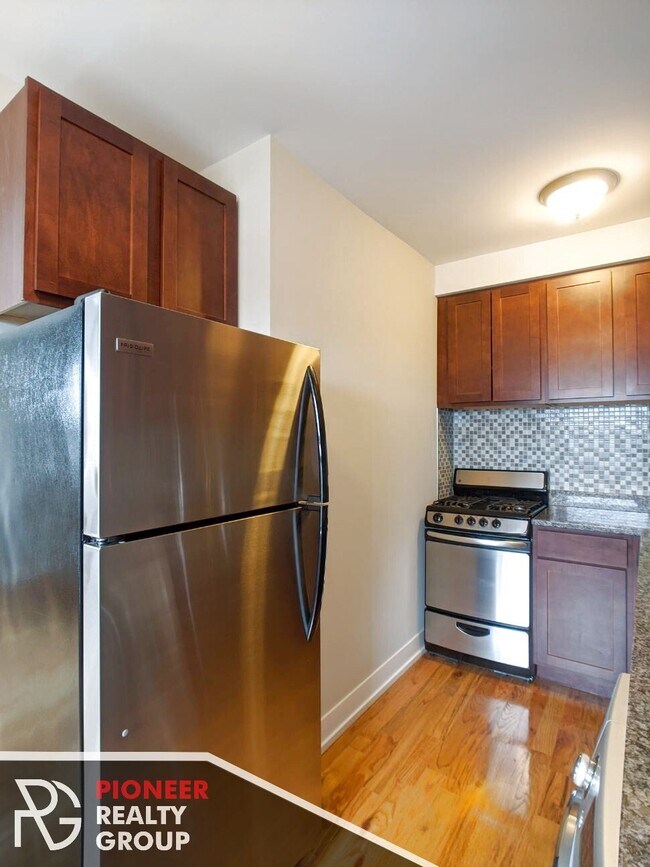 Photo - 556 W Arlington Pl Unit 2