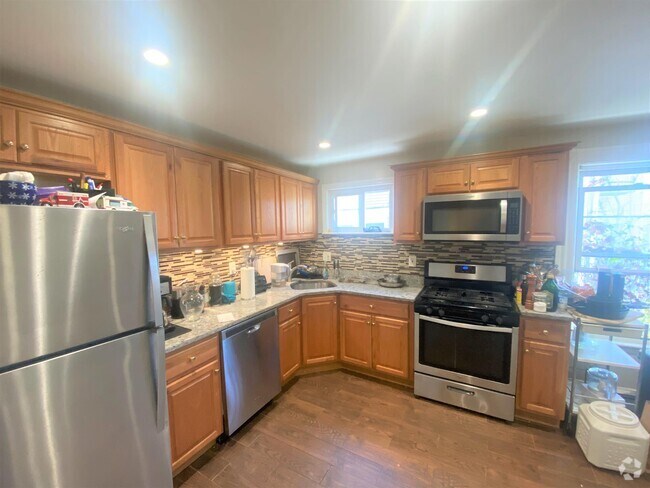 Building Photo - 243 Highland Ave Rental