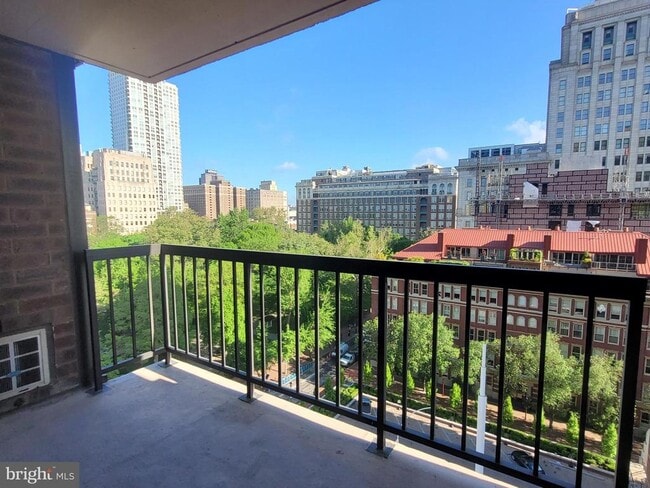 Photo - 241 S 6th St Unidad 1203D