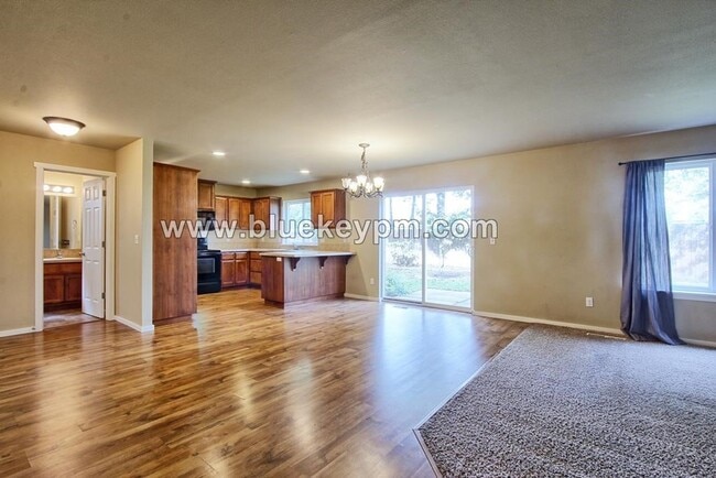 Photo - 3 Bed, 2.5 Bath Home with Large Bonus Room/4th Bedroom in Orchards by Prairie High School