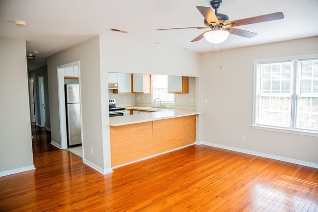 Building Photo - 2002 Idlewood Ave Unit Apt #2nd Fl B
