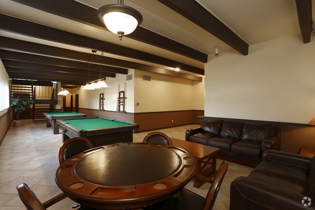 Longmeadow Apartments
