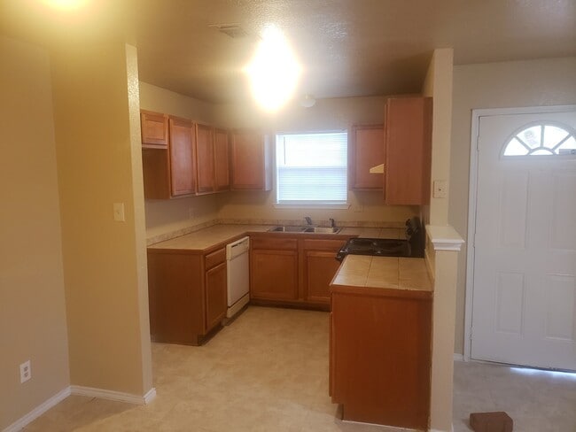 Photo - 1436-1438 E Mulkey St Unit 1438 E Mulkey St