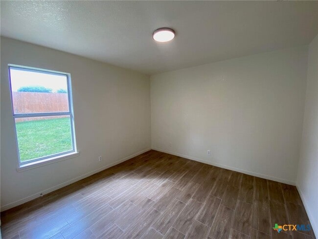 Photo - 2207 Wright Way