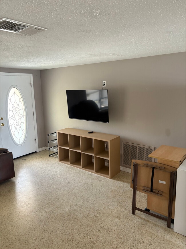 Photo - 8019 Portage Dr