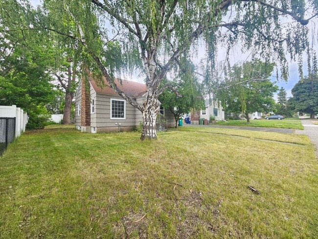 Photo - 2704 W Garland Ave