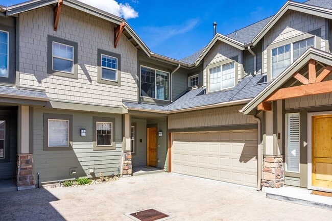 Building Photo - Fully Furnished Fox Point Home