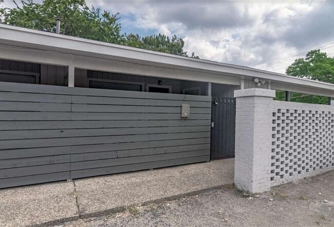 Photo - 1915 Fairlawn Ln