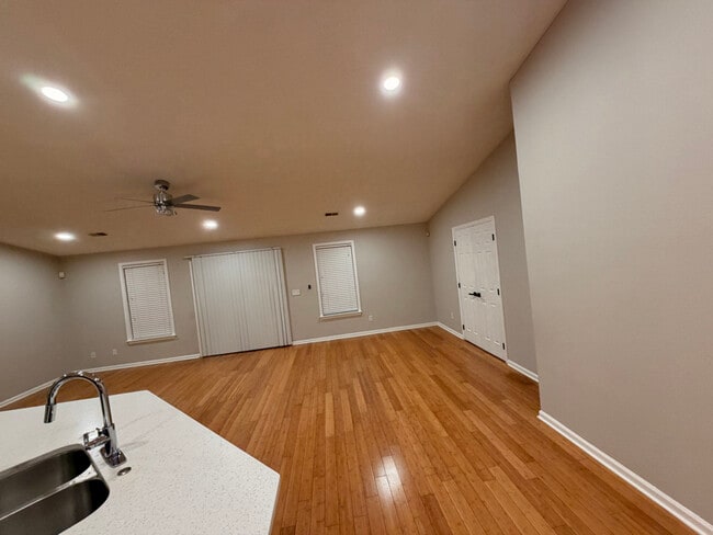 Photo - 705 Veryfine Dr