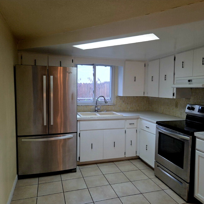 9416 Rainbow Ln
