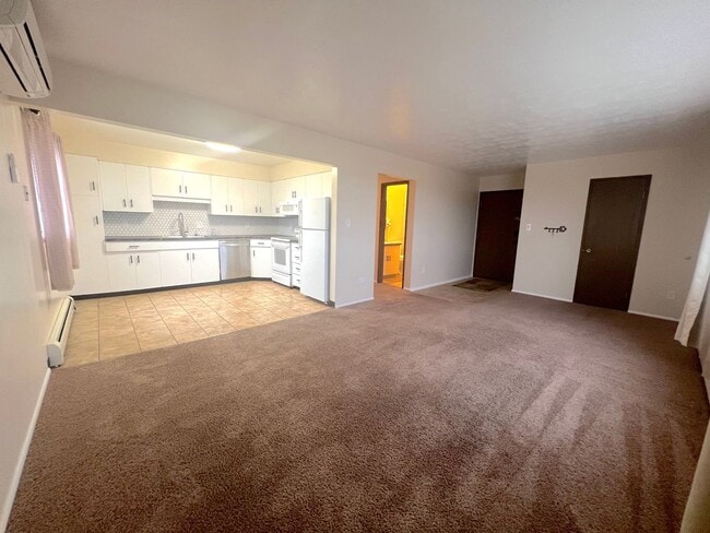 Building Photo - Extra Large 2 bedroom 1.5 Bath Centrally L... Unit 10 Rental