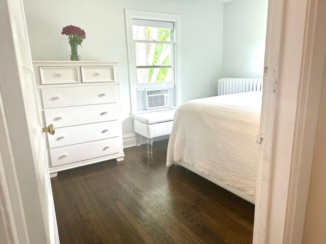 Photo - 1442 Wilmette Ave Unidad 2