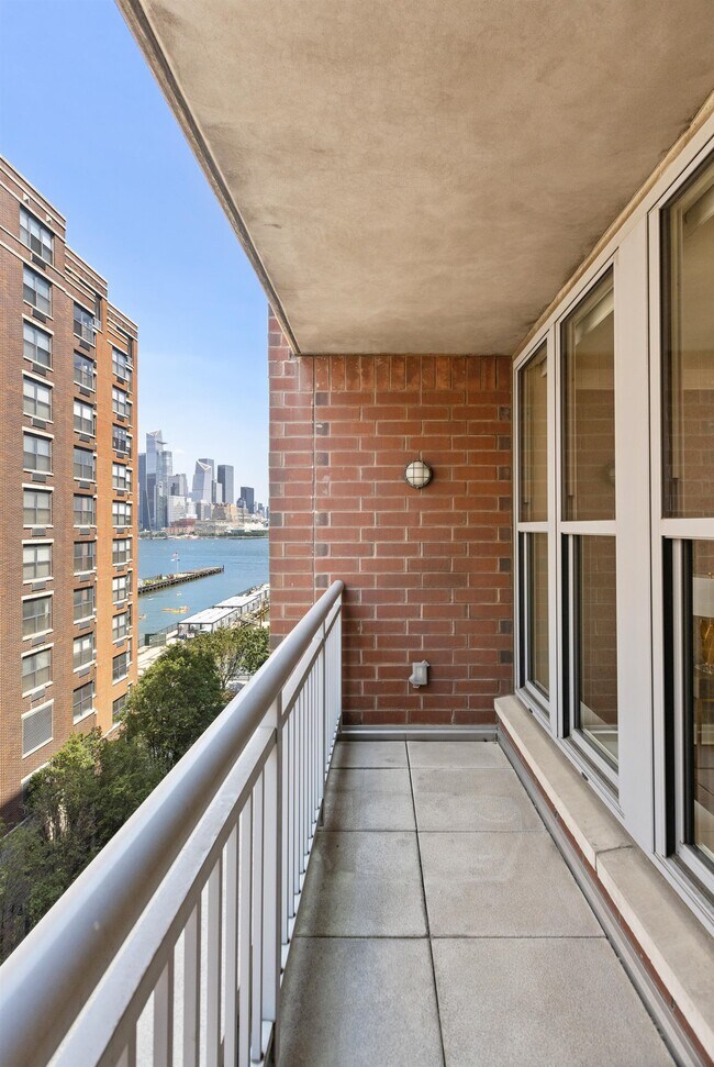 Photo - 1125 Maxwell Ln Unit 726