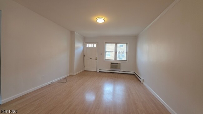 Photo - 725 Joralemon St Unit 3