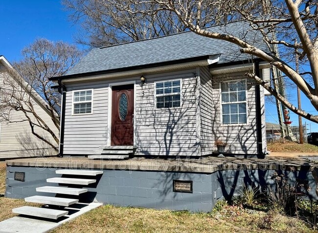 Building Photo - 3 Poplar St