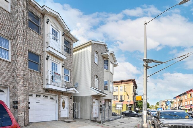 Building Photo - 499 Ocean Ave Unit 2 Rental