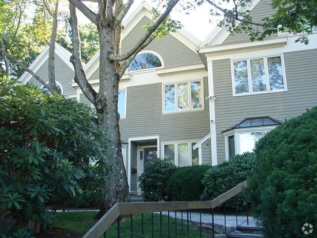 Building Photo - 697 Hammond St Rental