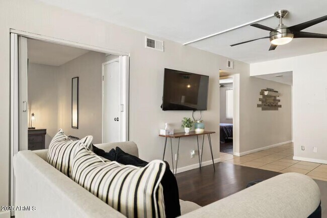 Photo - 7625 E Camelback Rd Apartamento Unidad A110