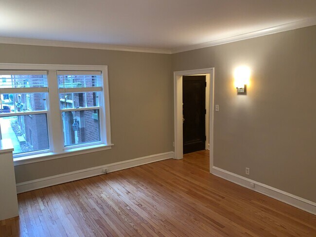2046 W Farragut Ave Unit 1
