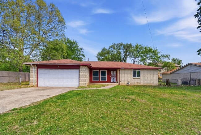 Building Photo - 3 Bed / 2 Bath / Near Tulsa Arts District