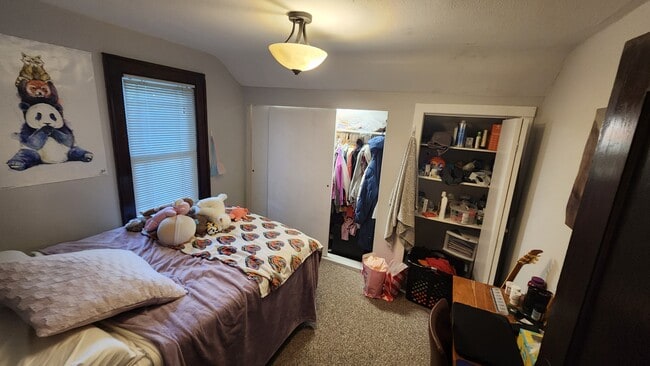 Photo - 936 Drake St