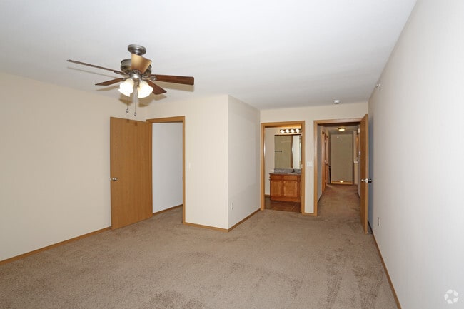 3BR,2BA,1500SF Inside Unit - Tullamore Village