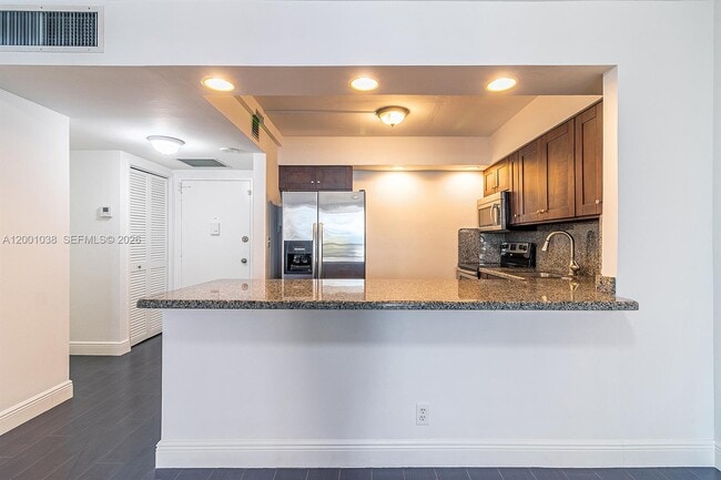 Photo - 500 Three Islands Boulevard Unidad 222