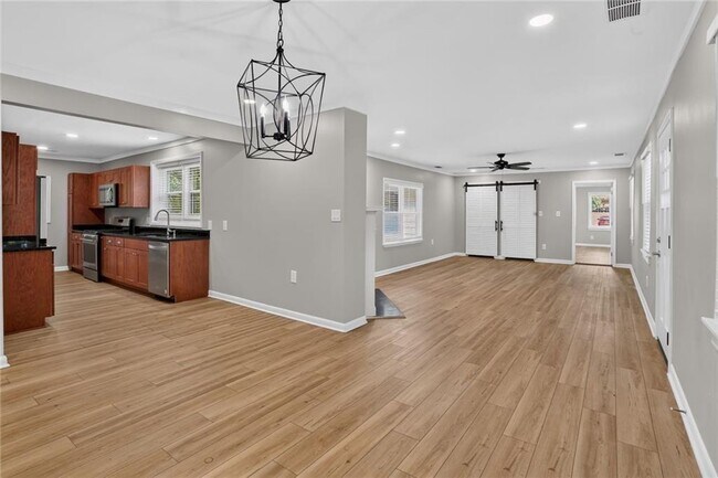 Photo - 1220 Roxboro Dr NE