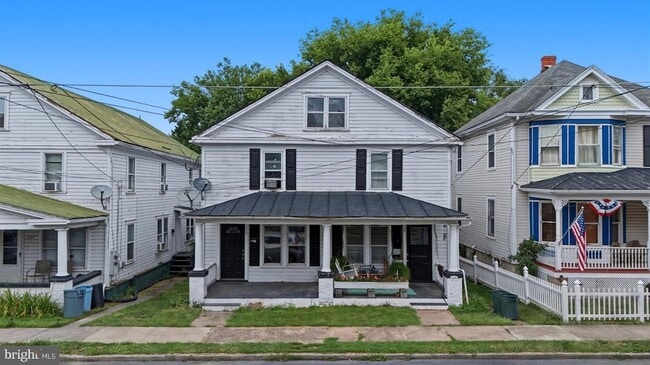 730 W John St