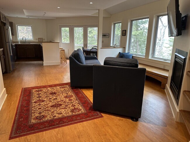 Photo - 222 College Rd