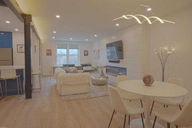 Building Photo - 7 4th St Unit 4F