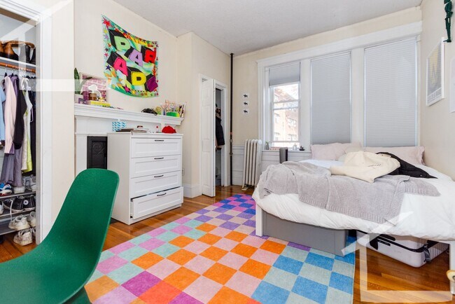 Photo - Spacious 4 bedroom