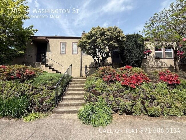 Building Photo - 2709 SE Washington St