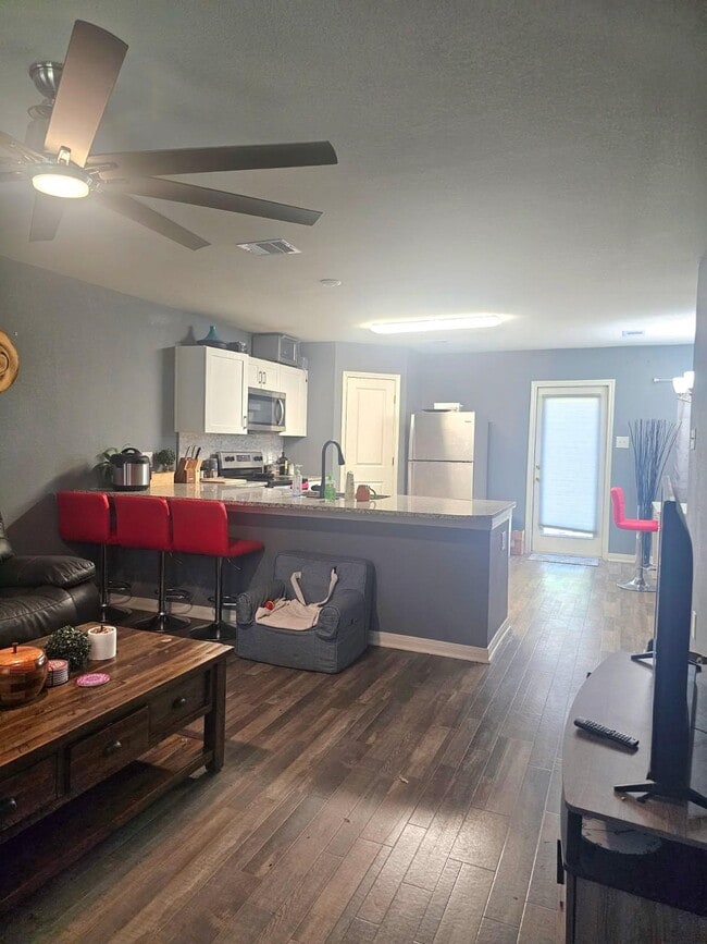 Photo - 1010 Cedar Point Dr