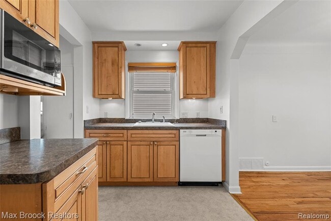 Photo - 816 E 3rd St