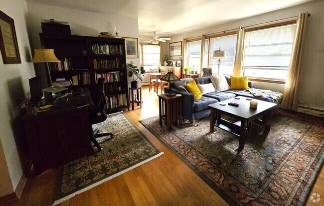 Building Photo - 4112 N Kedvale Ave Unit 2E Rental